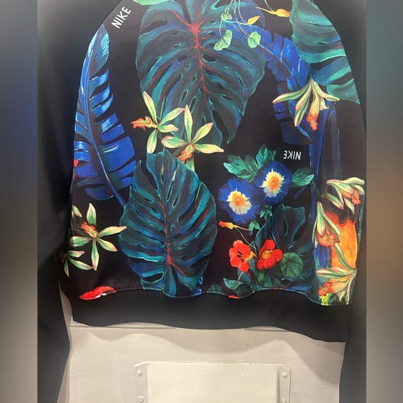 Nike jacket - Picture 4 of 7